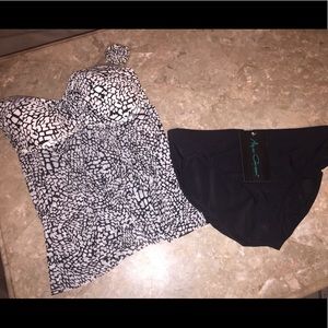 NWT Woman’s Tankini set in black & white size Lg